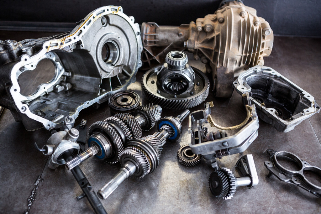 Einzelteile eines Motors zur Branche Antriebstechnik